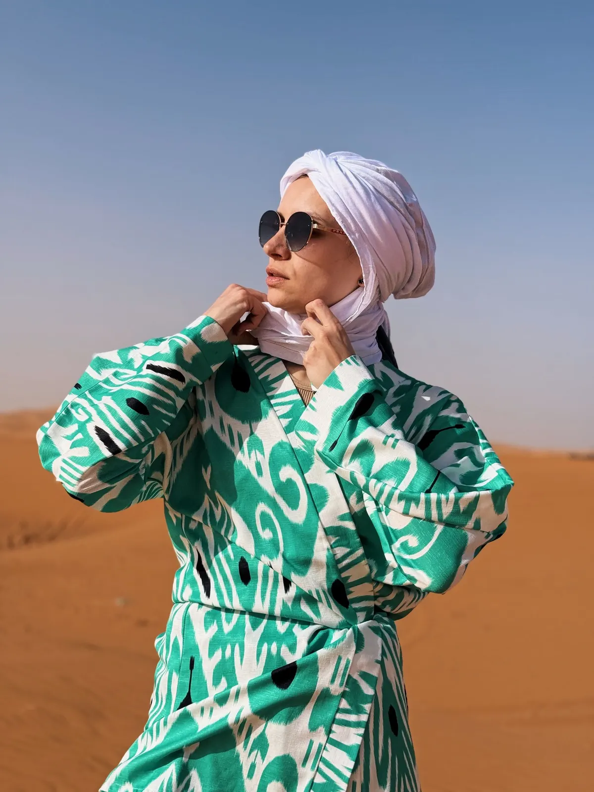 Pearl white turban with sunglasses in the desert